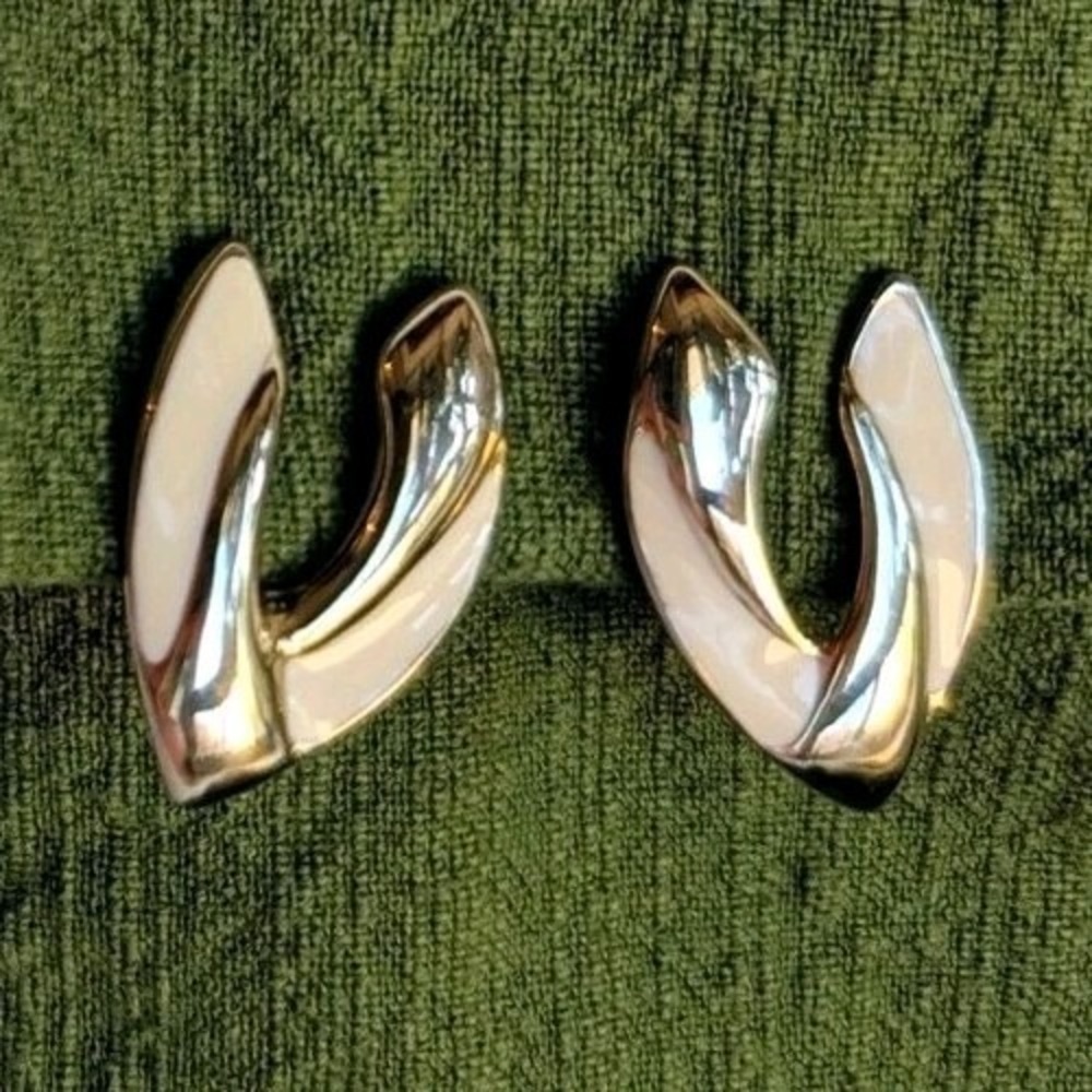 VTG Earrings Clip-on Gold Tone Fashion Earrings With Cream Enamel Inset 1"